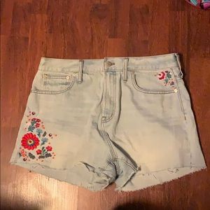 Madewell embroidered “perfect jean short” size 30